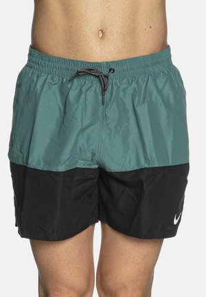 Bañadores de natación de Nike con una sección superior en azul verdoso y una parte inferior negra. Presentan una cinturilla elástica con cordón y un logo blanco en el costado.