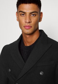 Isaac Dewhirst LONG PEA COAT - Casaco clássico - black