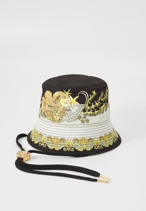 Zwarte bucket hat met een gemusterd band in lichte kleuren en gouden accenten, met een textiele stof en een verstelbare zwarte trekkoord.