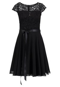 Svart klänning med spetsöverdel och korta ärmar samt en utsvängd kjol. Satinband i midjan, med en mjuk textur och glänsande detaljer.