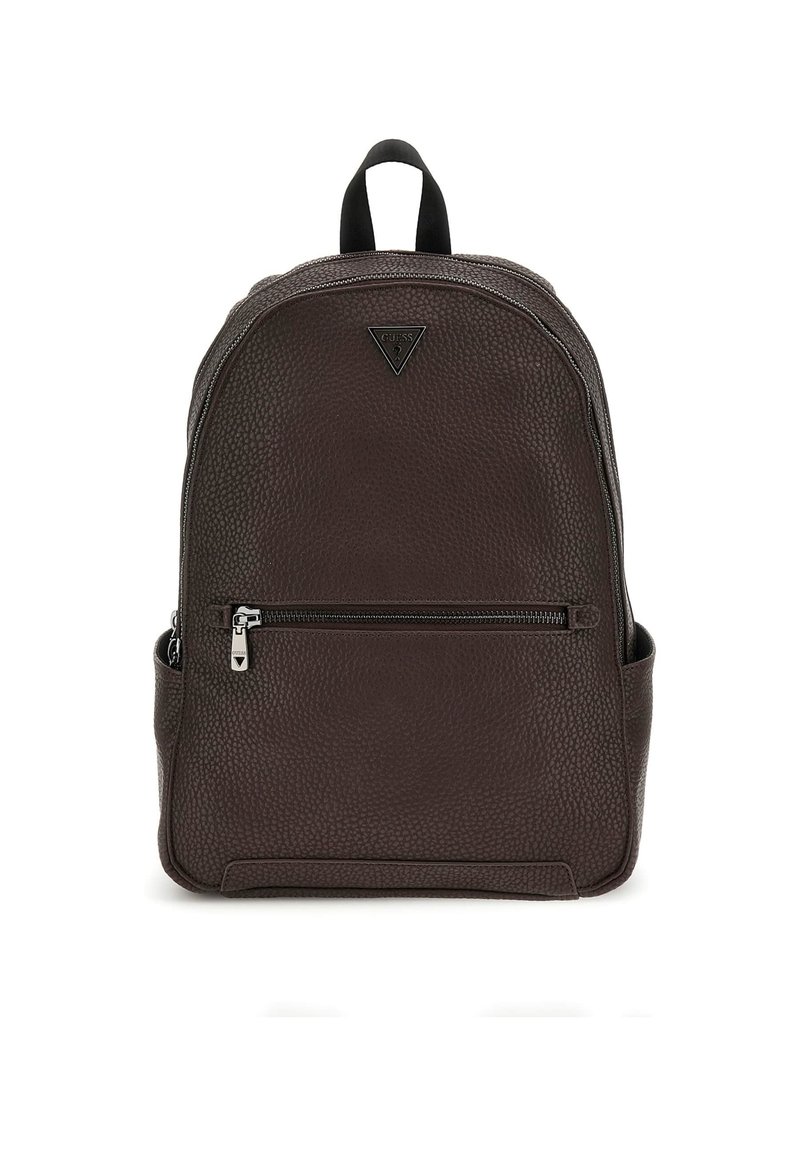 Zaino in pelle marrone con finitura testurizzata, dotato di una tasca frontale con zip, tasche laterali e un manico superiore ad anello.