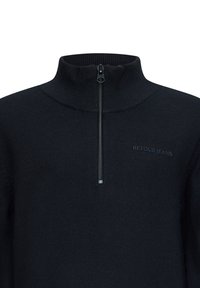 Maglione zip nero con colletto alto, polsi a coste e la scritta "RETROUR JEANS" ricamata in scuro sul petto.