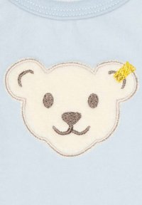 Sanetta STEIFF STRAMPLER BÄR LOGO DRUCKKNÖPFE - Pijama de bebé - hellblau