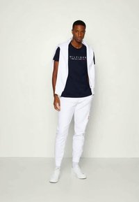 Tommy Hilfiger NEW YORK TEE - Print T-shirt - desert sky