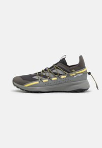Unselected, charcoal/solid grey/spark