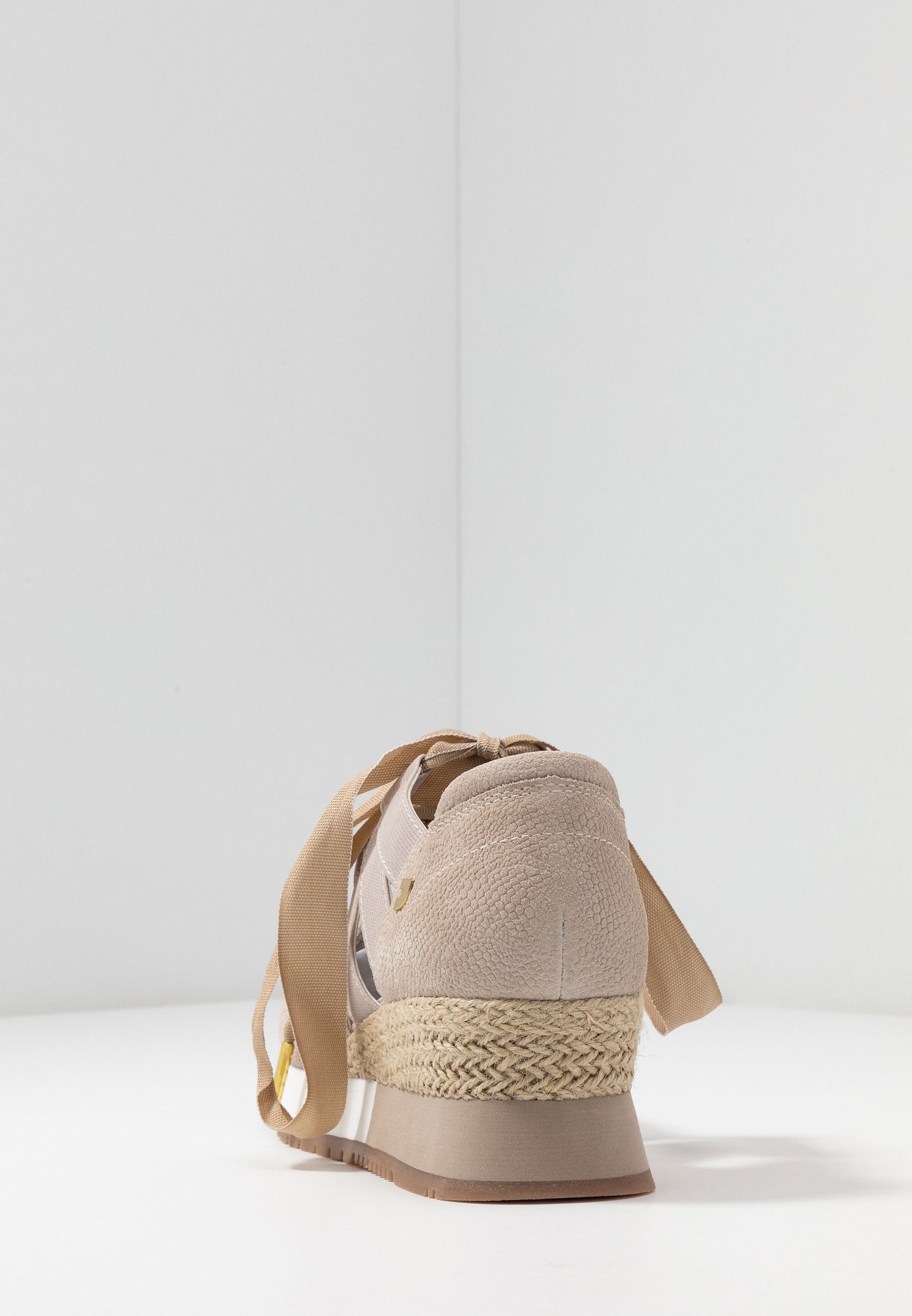 gioseppo savoca sneakers