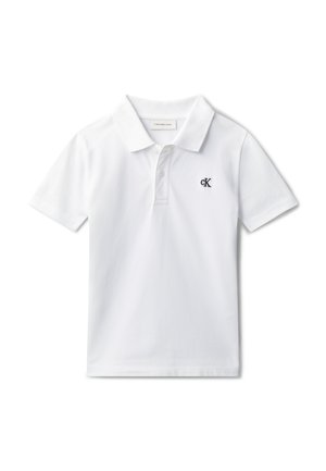 Valge lühikeste varrukatega polosärk krae, kahe nupu ja vasakul rinnal väikese musta "cK" logoga.