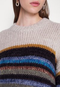 MUNTHE Sweter