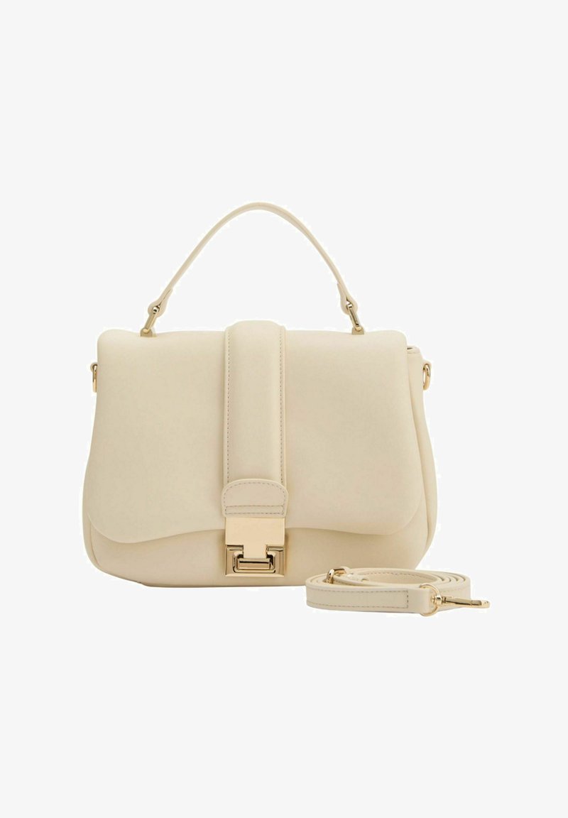 Borsa a mano in finta pelle beige con dettagli in oro, chiusura a patta e tracolla rimovibile. Texture liscia e forma strutturata.