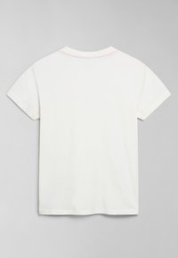Witte katoenen t-shirt met korte mouwen, met een eenvoudig ontwerp. Opvallend detail: roze stiksel rond de nek.