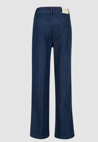 Jeans in denim di colore blu scuro a gamba larga. Presentano una vita a media altezza, due tasche posteriori e dettagli di cucitura discreti.