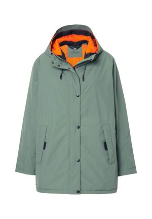 Grüne wasserdichte Jacke mit oranger Innenfutter, verstellbarer Kapuze, Druckknöpfen und zwei Vorderaschen. Glatte Textur, lässiges Design.