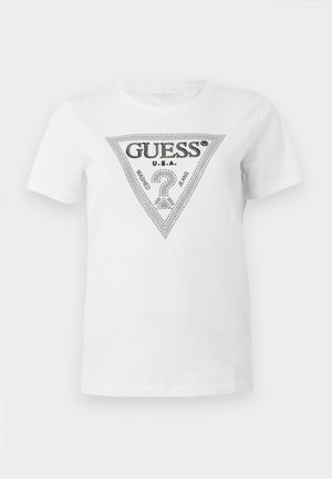 Balta trumpomis rankovėmis marškinėliai su deimantų pritvirtintu trikampio logotipu, dėl kurio yra užrašai "GUESS U.S.A." ir "WASHED JEANS" viduryje priekyje.