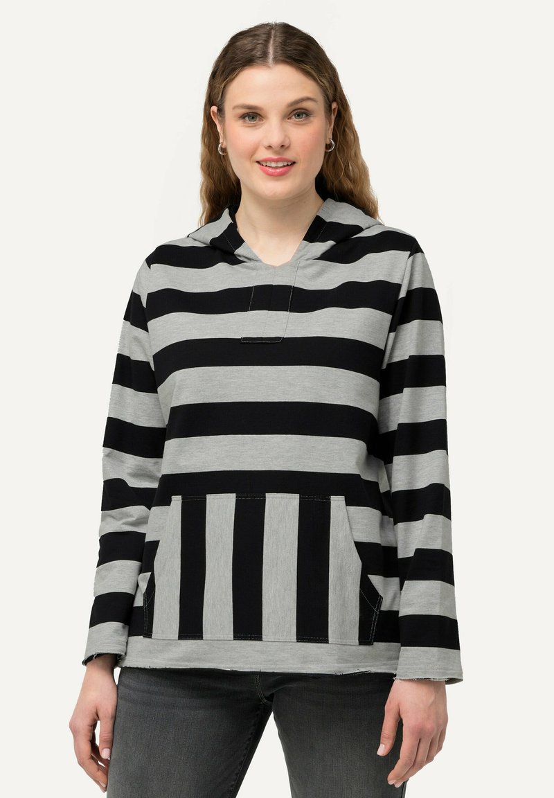 Sudadera a rayas en gris y negro, que cuenta con capucha, bolsillo frontal tipo canguro y mangas largas con corte relajado. Material de suave mezcla de algodón.