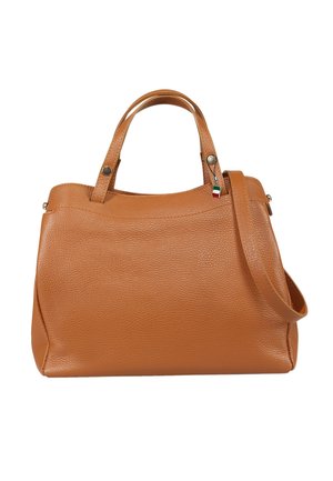 Hellbraune Lederhandtasche mit doppelten Griffen und abnehmbarem Schulterriemen, mit einem kleinen italienischen Flaggenanhänger nahe dem Griff.
