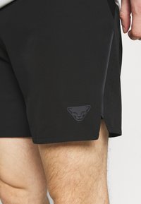 Dynafit ALPINE PRO - Lühikesed püksid (õue) - black out