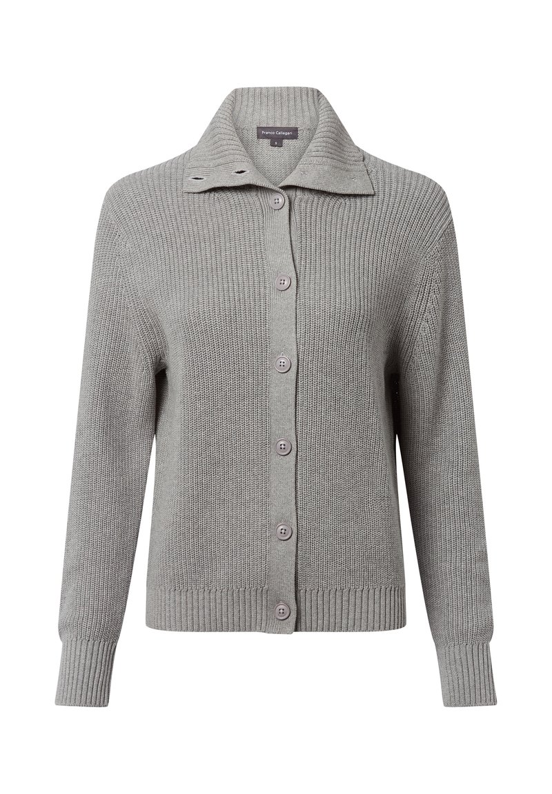 Cardigan grigio a maglia con texture a coste, collo a camicia e chiusura a sei bottoni. Presenta maniche lunghe e una vestibilità rilassata.