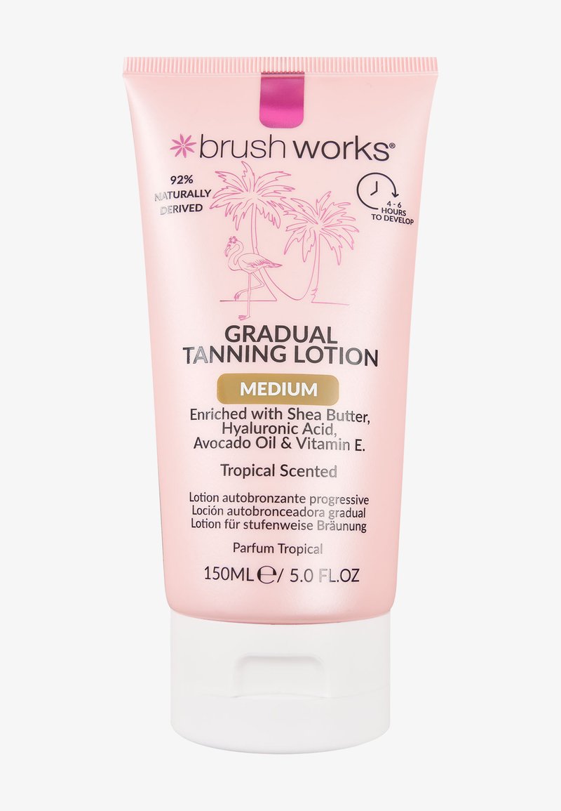 Brushworks medium geleidelijke tanning lotion tube, 150 ml, roze met illustratie van een palmboom en flamingo, tropische geur, verrijkt met oliën en vitamines.