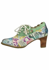 Scarpa stringata multicolore con tomaia in pelle verde, decorata con paillettes e motivi, e tacco quadrato marrone. Dettagli in tessuto testurizzato.
