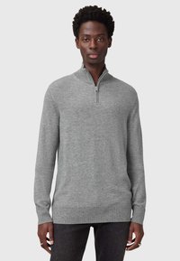 Maglione grigio con zip e maniche lunghe, realizzato in tessuto morbido. Caratterizzato da un colletto alto, polsini a costine e un orlo dritto. Design semplice, senza motivi.