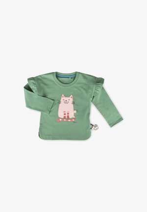 Maglietta verde a maniche lunghe per bambini con dettagli arricciati sulle spalle e una grafica frontale di un gatto rosa sorridente.
