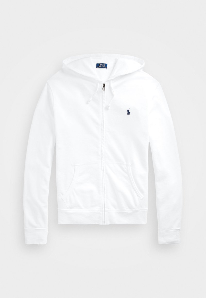 Weiße Zip-Hoodie aus weichem Stoff, mit einer doppellagigen Kapuze, vorderen Taschen und einem kleinen dunkelblauen Logo auf der linken Brust.