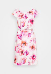 Sukienka w kwiaty w kolorze białym, z różowymi i fioletowymi wzorami akwarelowymi, krótkimi rękawami, dopasowaną talią z białym paskiem i klamrą.