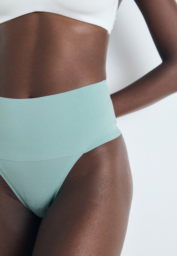 UNDIETECTABLE THONG - Thong - fern4