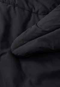 Marimekko PILLOW TRIANGLE SCARF SOLID - Šal - black