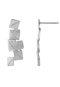 Boucles d'oreilles géométriques en argent présentant des formes rectangulaires et triangulaires superposées avec une finition texturée et un fermoir à tige sécurisé.