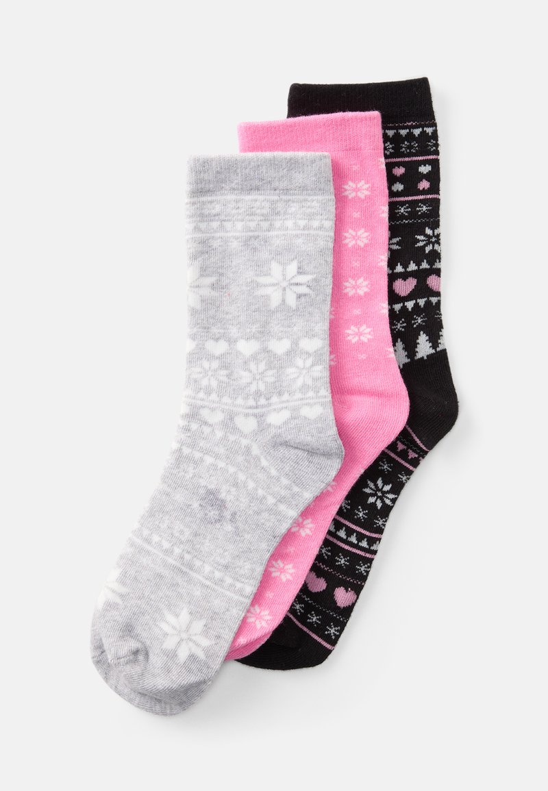 Três pares de meias. Cinzas com padrão de flocos de neve brancos, rosas sólidas e pretas com corações multicoloridos e flocos de neve. Mistura de algodão, com tops canelados.