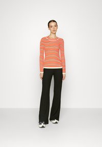 Pieces PCCRISTA O NECK  - Pulover - tangerine tango/birch