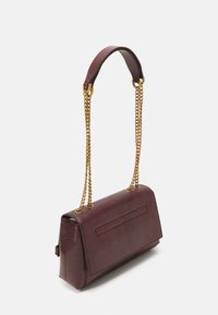 Guess SESTRI - Skuldertasker - plum