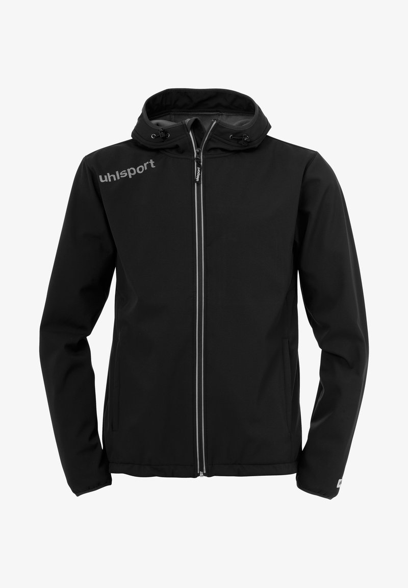 Veste softshell noire avec fermeture éclair à l'avant et capuche réglable. Présente un logo sur la poitrine et des poches latérales. Texture lisse, design ajusté.