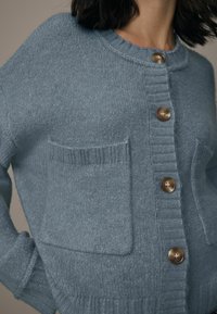 Next POCKET - Vesta na kopčanje - blue chambray