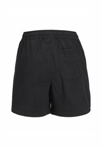 Pantalones cortos negros hechos de tejido ligero, con una cinturilla elástica y un único bolsillo trasero con una solapa rectangular.