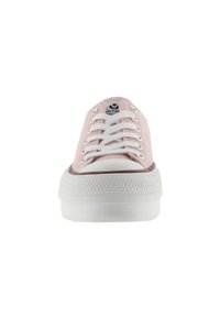 Victoria Shoes Baskets basses - peau de rose