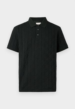 Polo negro de manga corta con un patrón de diamantes texturizado, cuello doblado y tapeta con dos botones. Fabricado con material de algodón.