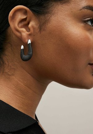 Next THREAD WRAP HOOP  - Náušnice - black