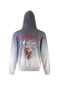 Sudadera con capucha, en degradado de gris a blanco, con un gran gráfico colorido de una calavera y llamas en la parte posterior. Textura suave, corte relajado.