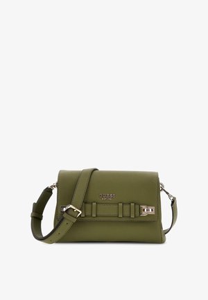 Borsa a tracolla verde in pelle con superficie testurizzata, hardware in argento e dettaglio decorativo a fibbia sulla parte anteriore. Cintura regolabile.
