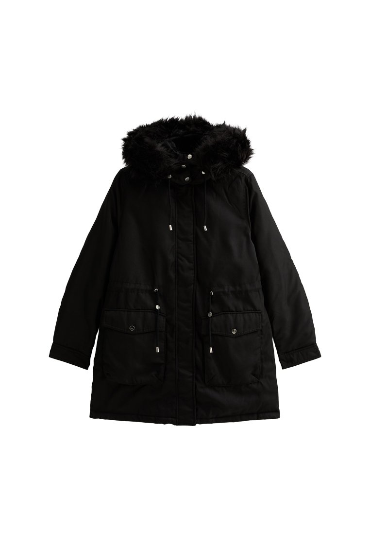 Parka negra con capucha forrada de pelo sintético, bolsillos frontales, cordones ajustables y una textura de tela suave y duradera.