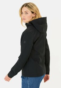 Sorte vandtætte jakke med hætte, der har en frontlynlås og elastiske manchetter. Glat tekstur, tætsiddende design, minimal branding på ærmet.