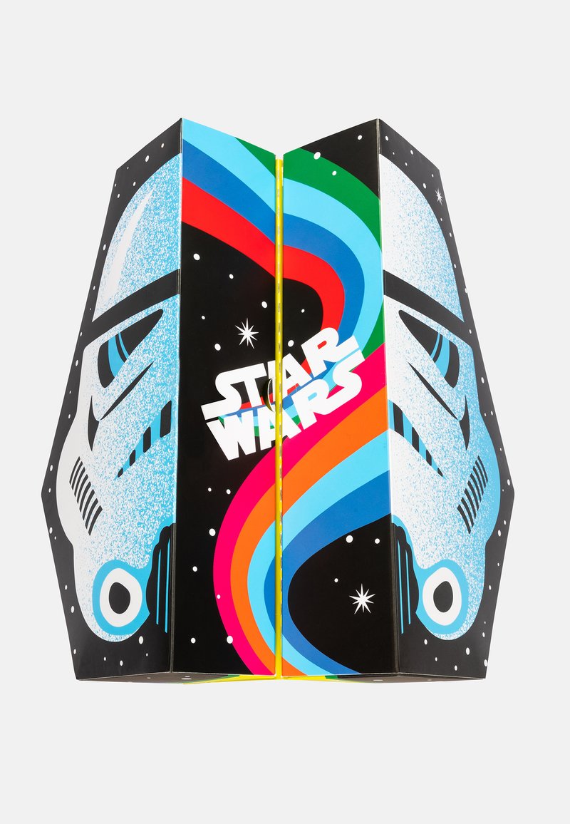 Star-Wars-inspiriert Verpackung mit kräftigen Farben, darunter Blau, Rot und Grün, sowie grafischen Sturmtrupplern und einem sternenübersäten Hintergrund.