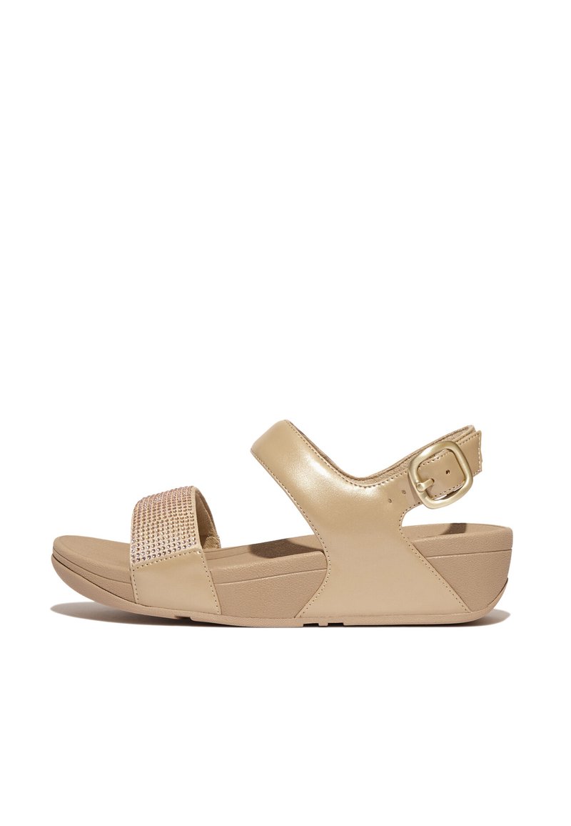 Beige sandalen met een glanzende leren afwerking en een gestructureerde band met steenjes. Verstelbare enkelsluiting en gevormde zool.