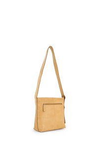 Sac bandoulière en cuir beige avec une finition lisse, une seule bandoulière réglable et une poche zippée à l'avant. Forme rectangulaire avec des accents minimaux.