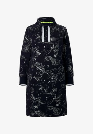 Abito blu navy con colletto alto, cordoncino al collo e illustrazioni grafiche bianche di vita marina e stelle su un tessuto morbido.