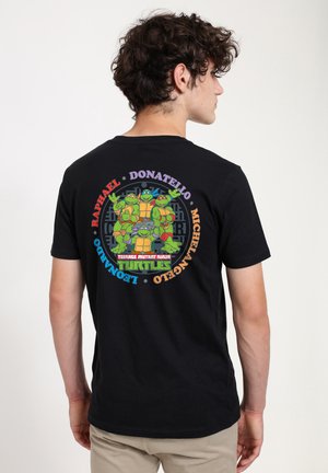 - T-shirt z nadrukiem