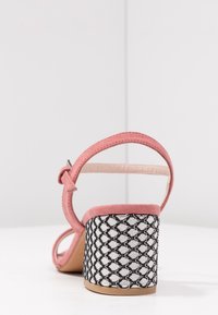 Anna Field Sandaler - coral