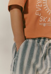 Next PULL ON LIGHTWEIGHT - Džíny Relaxed Fit - blue ecru stripe